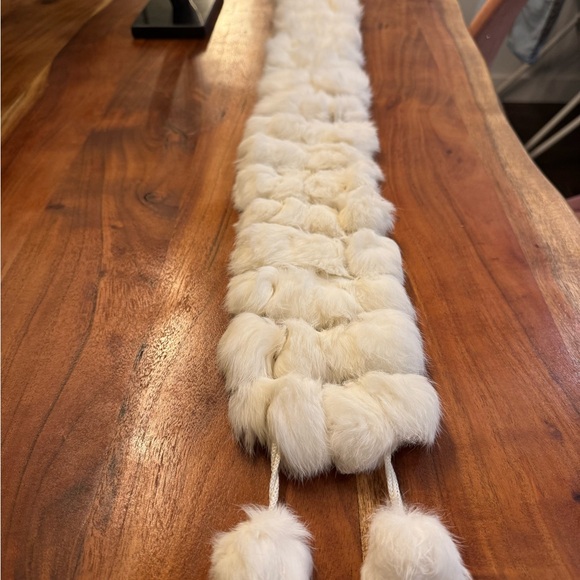 White Rabbit Fur Scarf - Picture 4 of 4